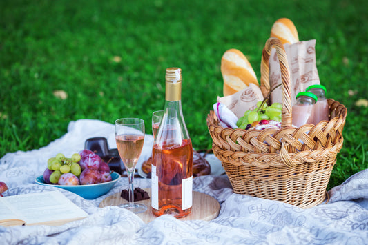 Picnic Perfect: Casual Chic Outfits for Outdoor Summer Gatherings